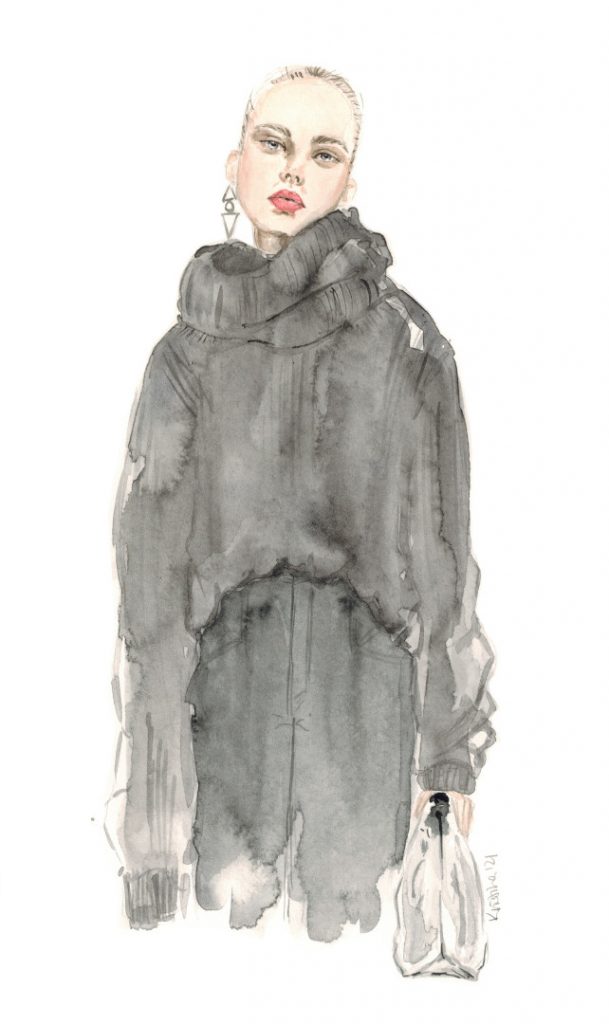 blonde Frau in grauem Oversize Strickrollkragenpullover und grauer weiter Jeans mit einer silber glänzenden Tasche